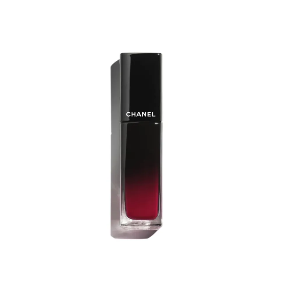 DER GLÄNZENDE FLUID-LIPPENSTIFT MIT LANGEM HALT