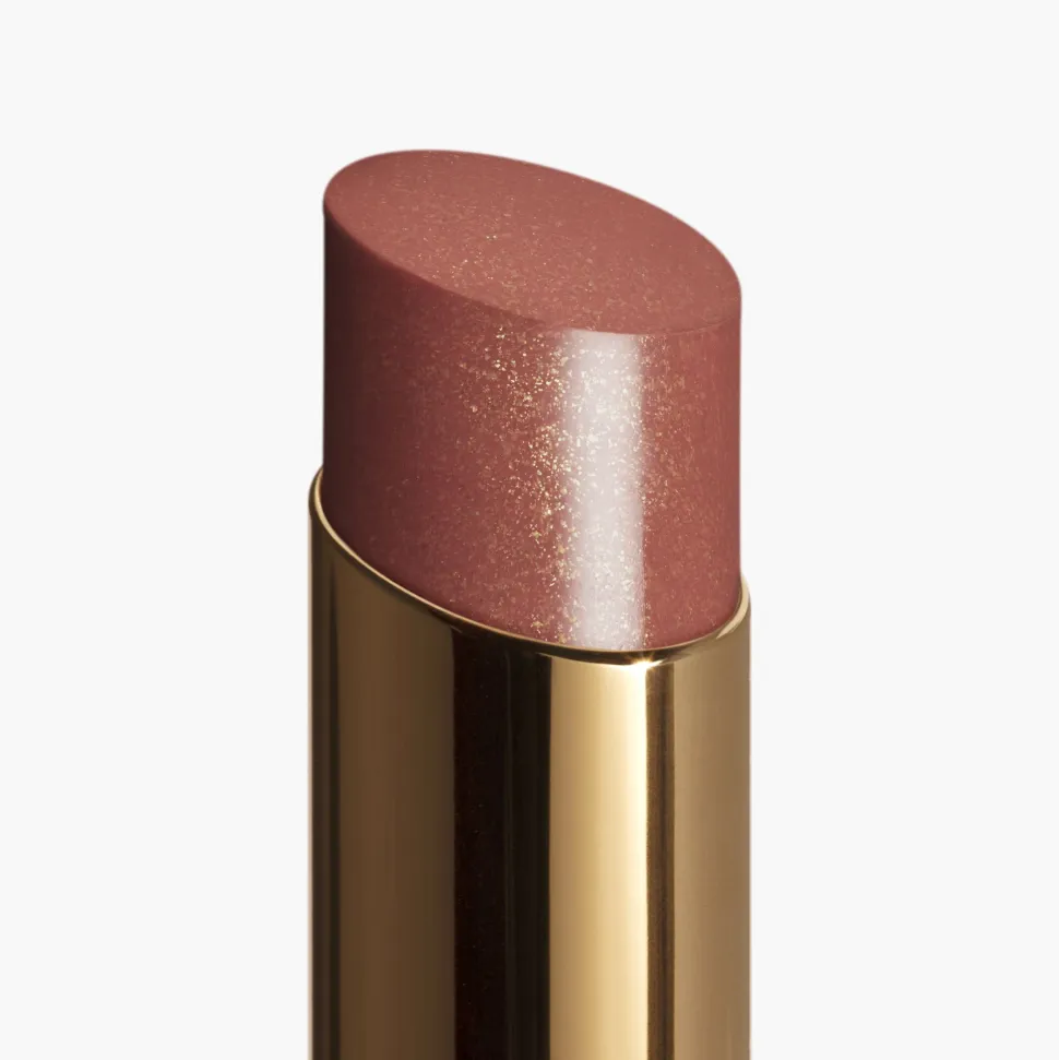 GETÖNTER, FEUCHTIGKEITSSPENDENDER, VERSCHÖNERNDER LIPPENBALSAM MIT INDIVIDUELLER FARBINTENSITÄT